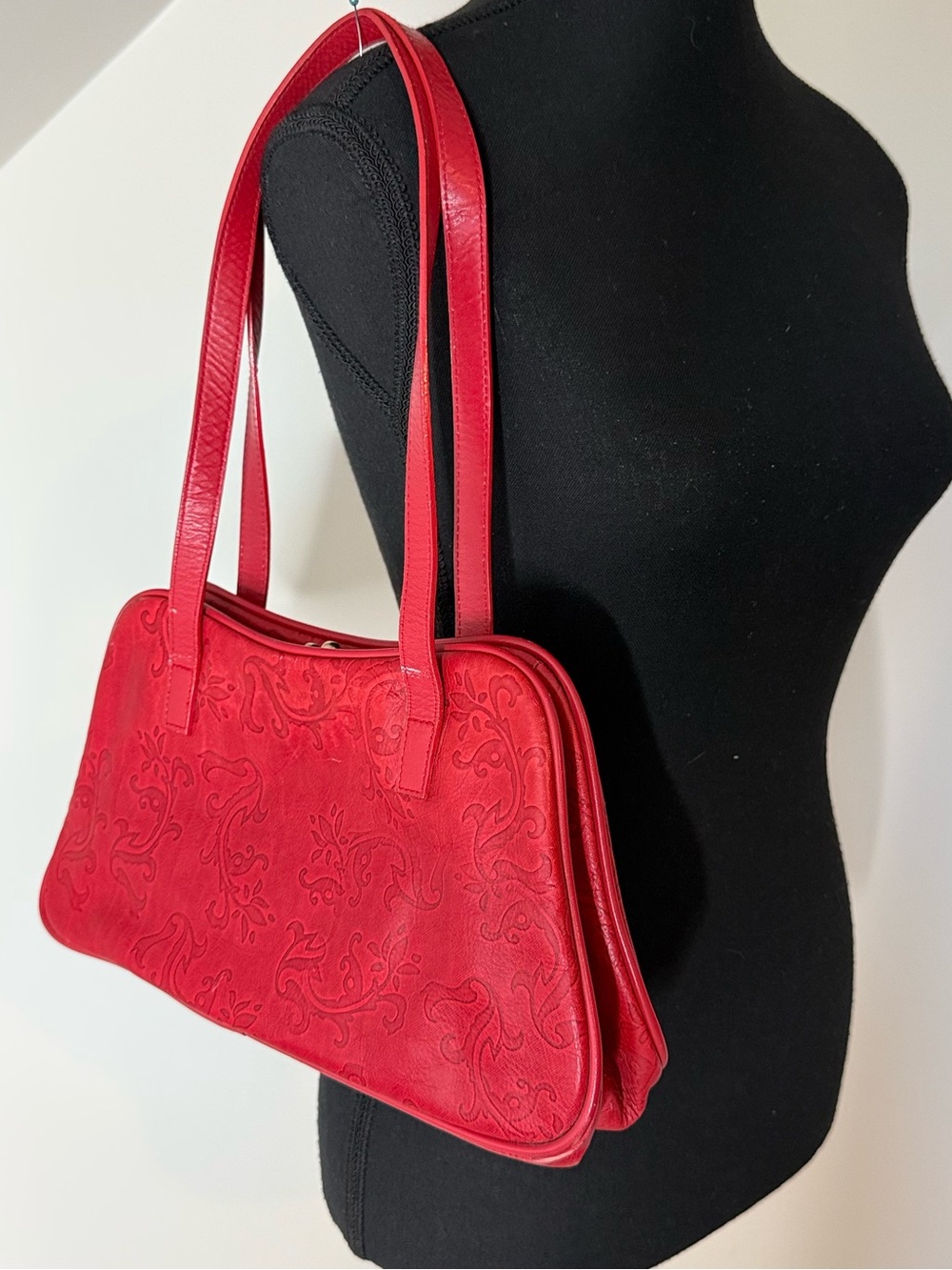 DANIER Vintage Red Leather Kisslock Shoulder Bag Purse Filagree Pattern - Picture 2 of 16